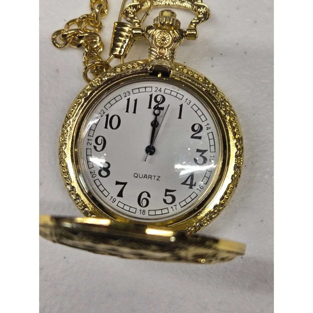 Vintage Gold Tone Eagle Mountain Embossed Quartz Pocket Watch with Chain Clip